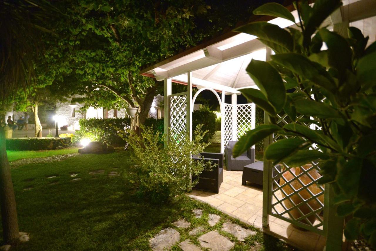 Trulli Petra Chiara Bed & Breakfast Локоротондо Екстериор снимка
