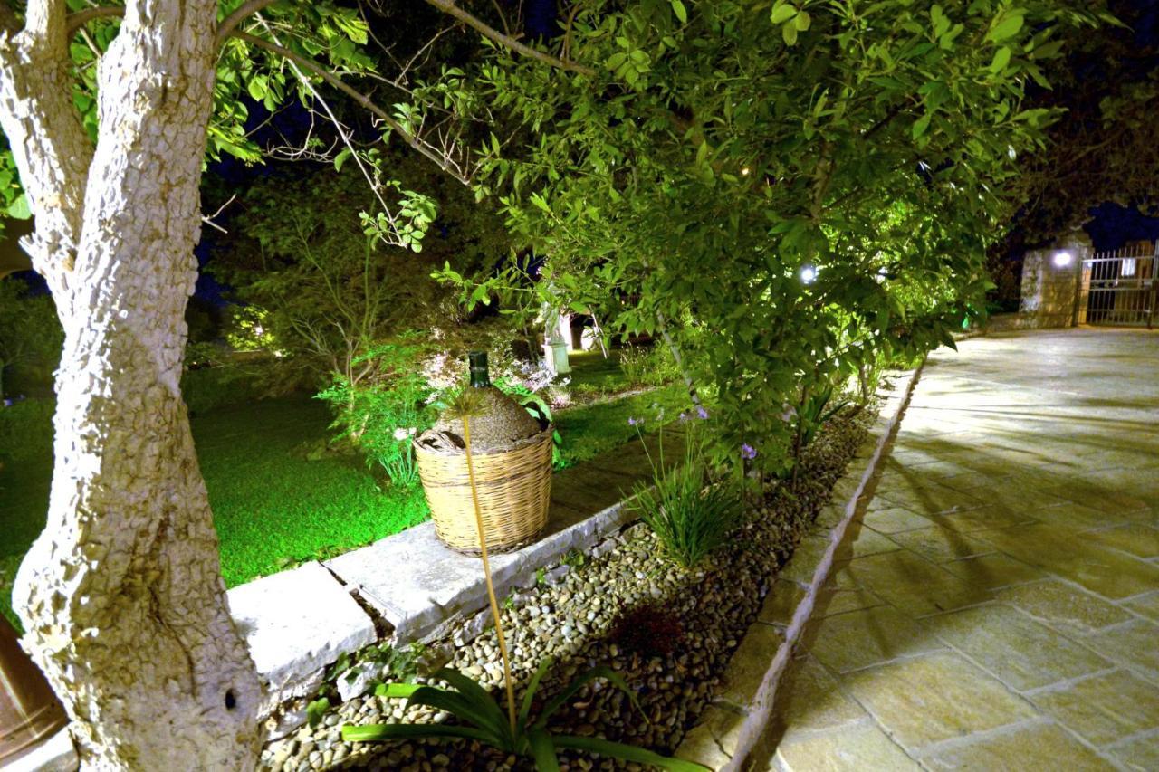 Trulli Petra Chiara Bed & Breakfast Локоротондо Екстериор снимка