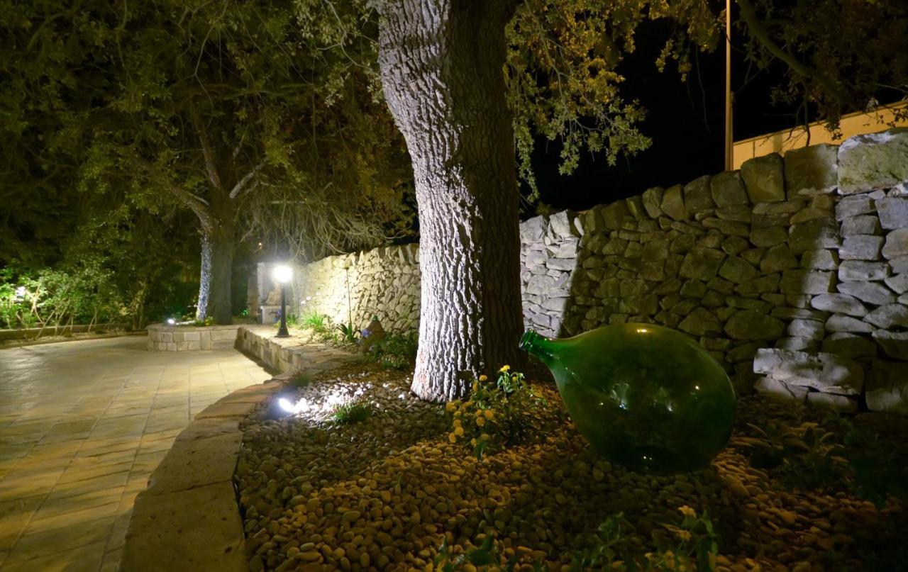 Trulli Petra Chiara Bed & Breakfast Локоротондо Екстериор снимка